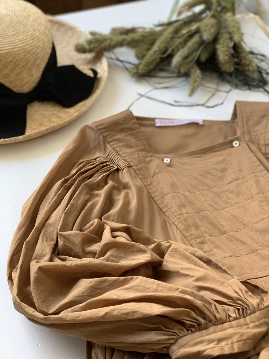 暖かな日に、TOWAVASEのワンピースを… - NO CONCEPT SHOP & DressBird