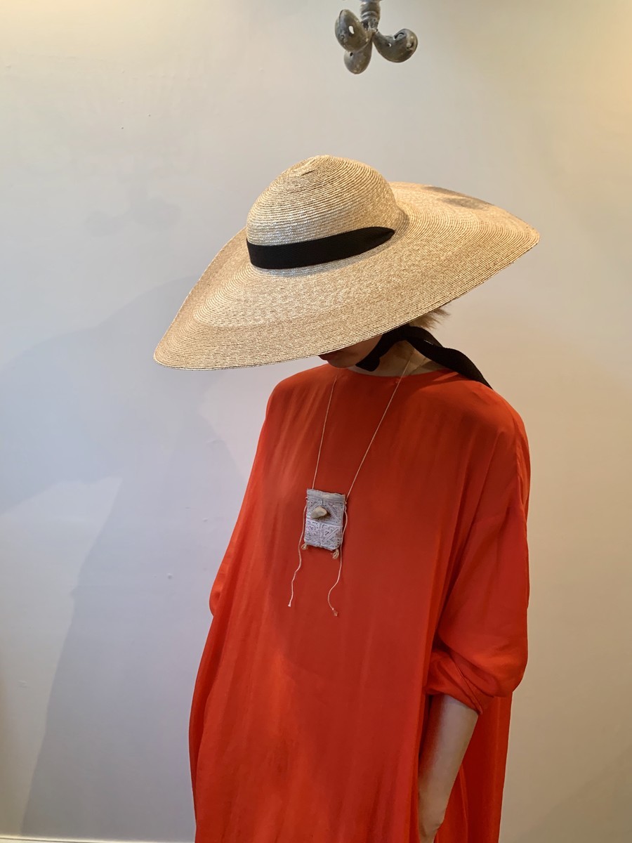 自然豊かな地で生まれるINDUBITABLY - NO CONCEPT SHOP & DressBird