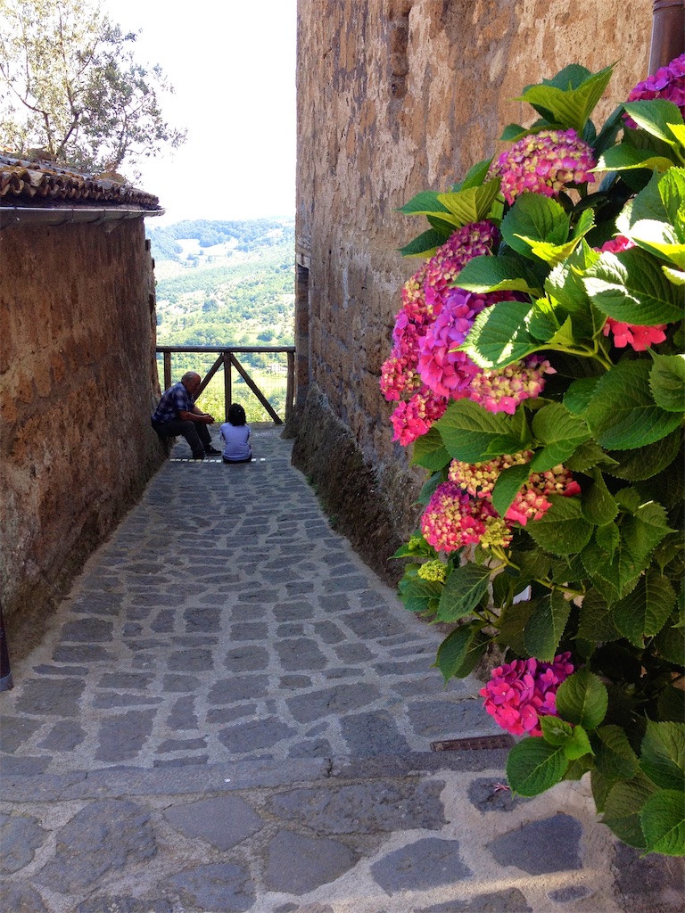 イタリアの崖の上の町 一人旅おやじがゆく