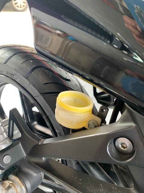 ニンジャ250R ブレーキパットとブレーキフルード交換 - 気ままなﾊﾞｲｸ生活