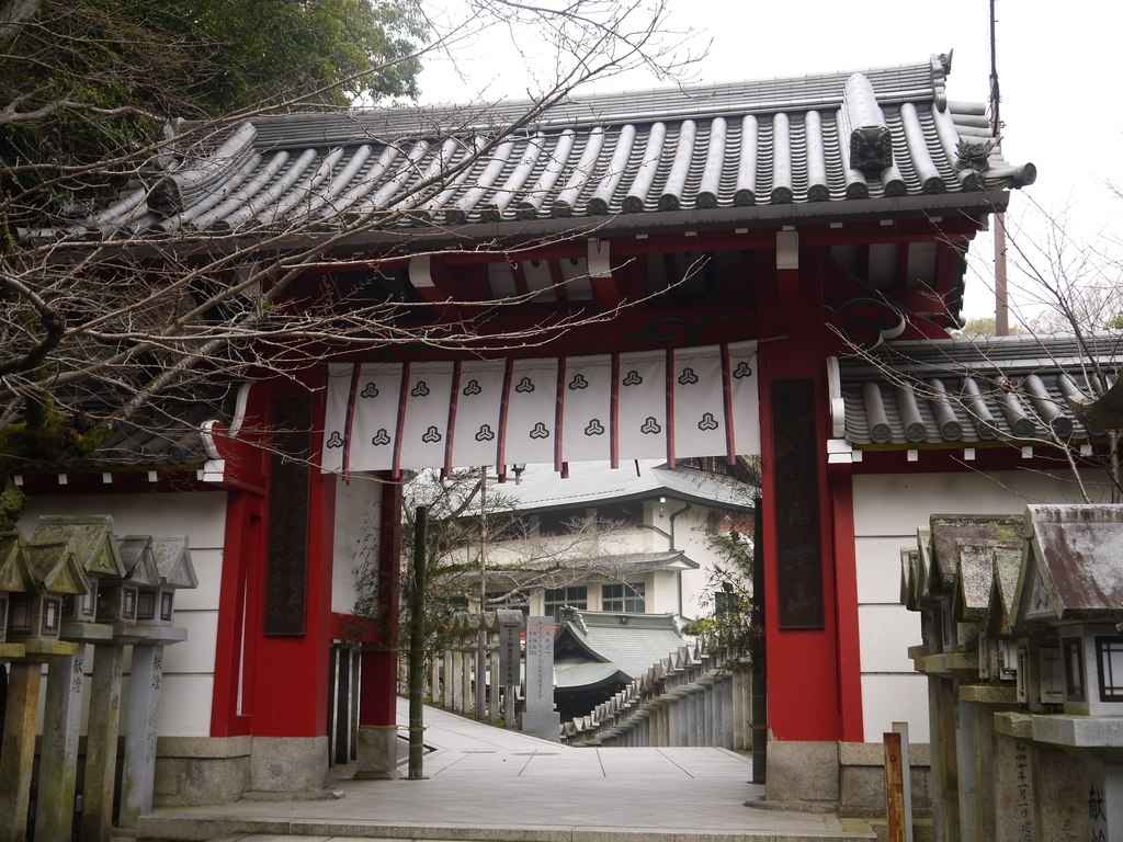 信貴山 赤門