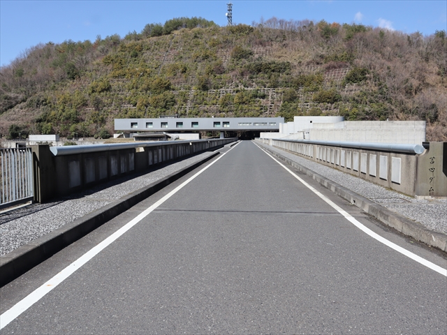 岡山52 苫田ダム①(天端周辺) - ダムのほそ道