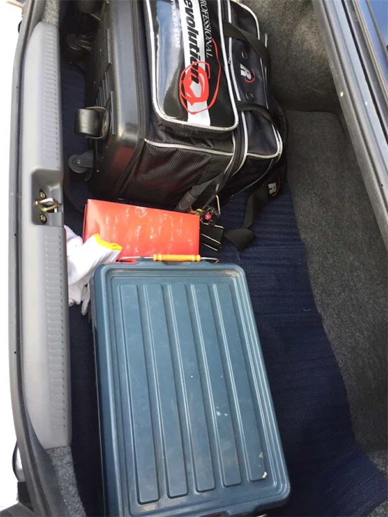 車のトランクで荷物が暴れるから100均の滑り止めで対策してみた 思いついたことを時系列関係なしに書き殴るブログ 車のトランクで荷物が暴れるから100均の滑り止めで対策してみた 思いついたことを時系列関係なしに書き殴るブログ