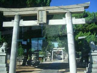 玉比神社の石鳥居
