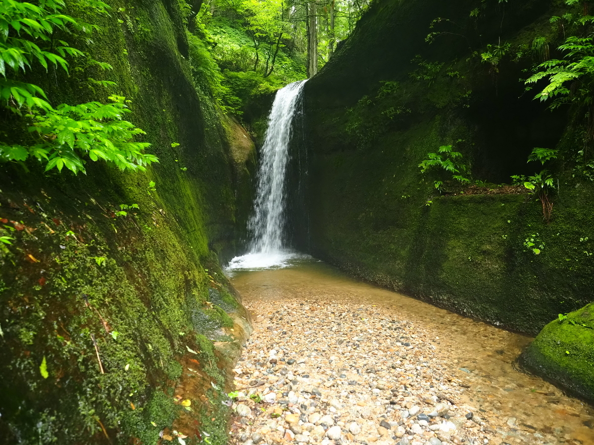 桃川のおたきさま｜村上市にある神秘の滝！畏敬と親しみの込められた