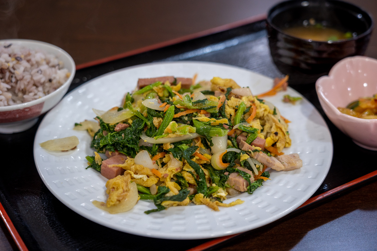 那覇 樋川 お食事処 のりちゃん からし菜とフーチャンプルー定食を食べる チャンプルーマニア になりたい