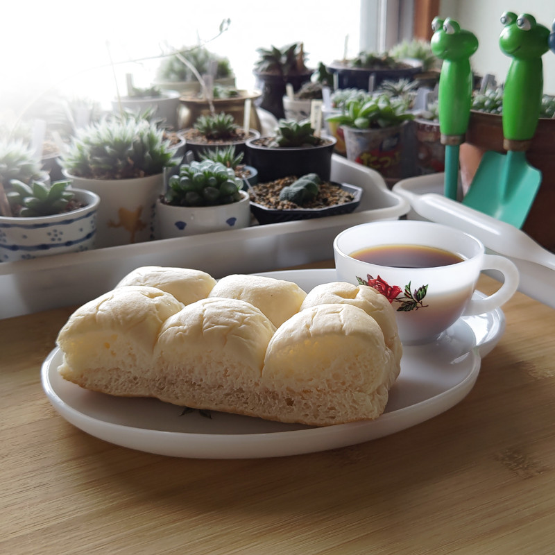 ミルクブレッド(苺の果肉入り)