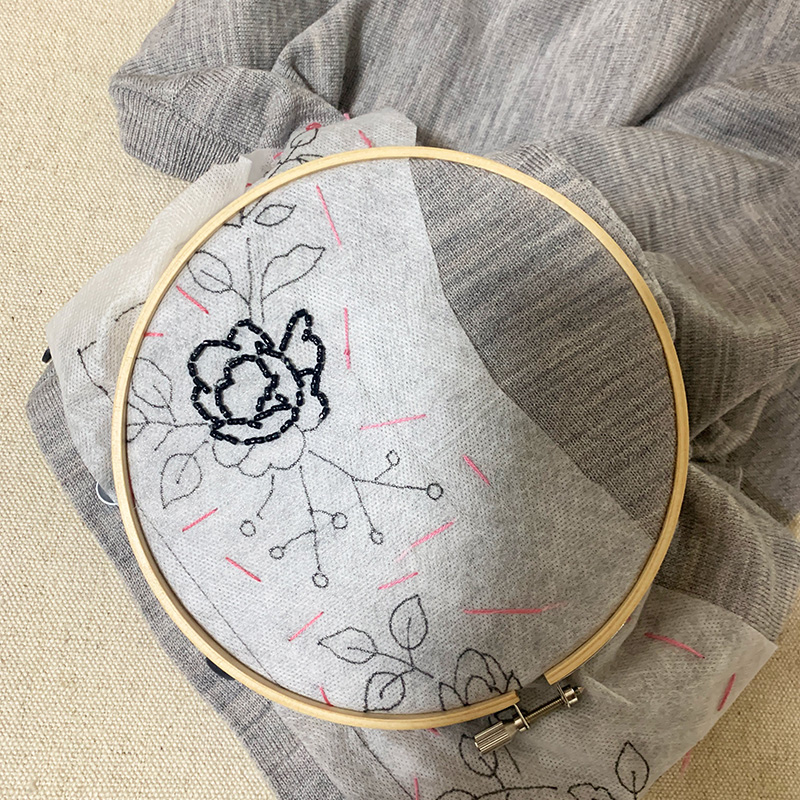 ニットカーディガンにビーズ刺繍 - Noi Handmade