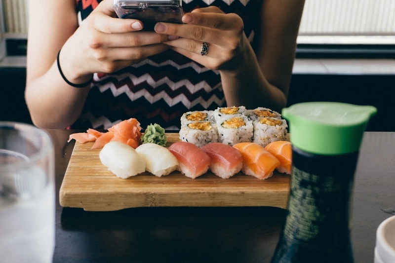 食物連鎖により、魚には高レベルの水銀が