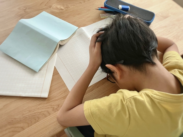 鉛の蓄積は、子供たちの精神的な不安定さと関係している