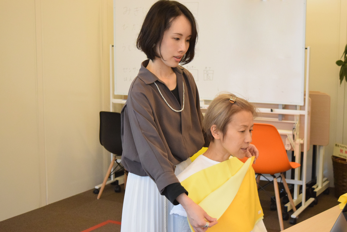 いとつなぐ パーソナルカラー 診断の様子