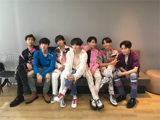 Bts Music Core 인기가요で2週目1位 これで8冠 グクの衣装が破れた 事件ｗ Sugar Bts