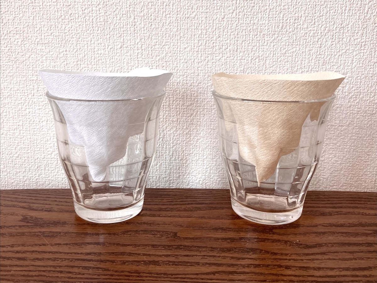 コーヒーフィルターの匂い移り実験。白と茶色を比較