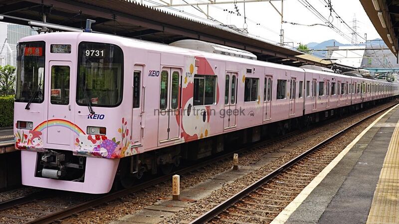 京王9000系 都営新宿線直通 30番台 サンリオラッピングトレイン 高尾線