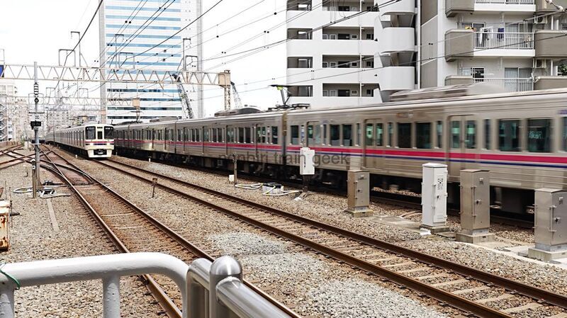 京王9000系 都営新宿線直通 30番台 サンリオラッピングトレイン 高尾線