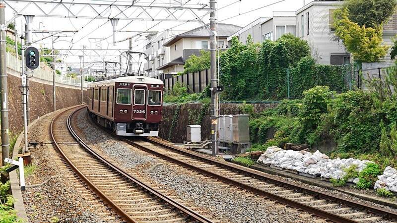 阪急京都線 8300系【その2】後期型「くの字タイプ」 - のんてつ