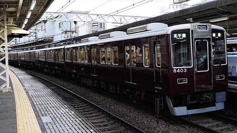 阪急京都線 8300系【その2】後期型「くの字タイプ」 - のんてつ