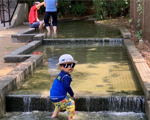 三田丘の上公園で水遊び