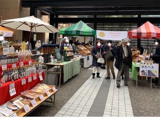 ヒルズマルシェの風景