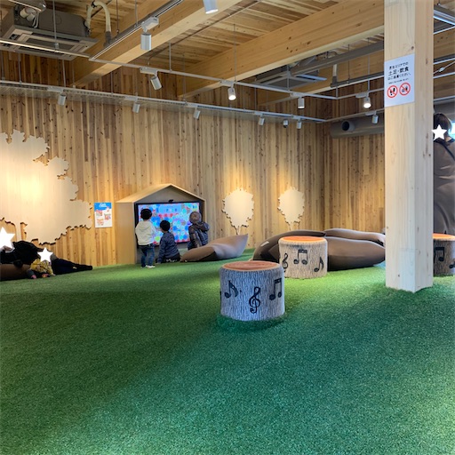 CLT PARK HARUMIの２階のスペース