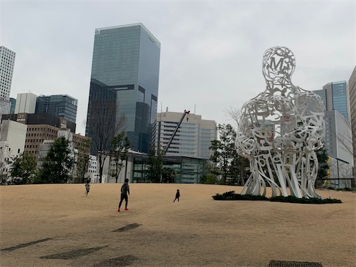 虎ノ門ヒルズのオーバル広場