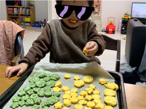 野菜クッキーにご満悦