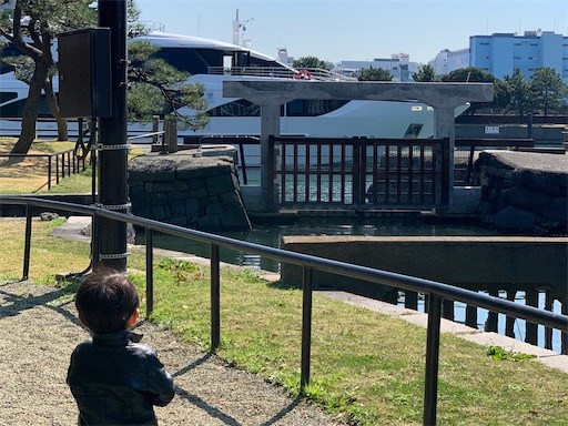 浜離宮庭園から見える船