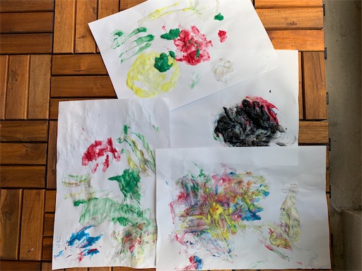 2歳児の描いたフィンガーペイント