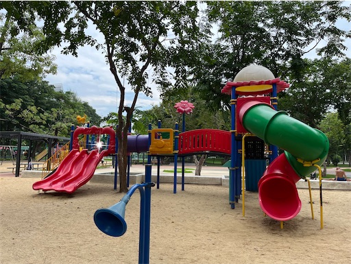 ルンピニ公園,遊具