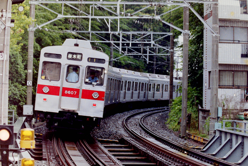 過酷な通勤輸送を支え続け40年の功労車・東急8500系【3】 - 旅
