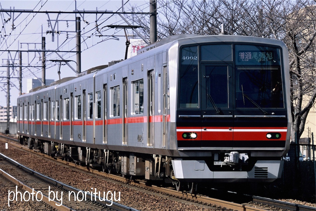 名鉄瀬戸線車両 唯一の旧塗装を纏う名鉄3300系3306f。喜多山駅高架化工事に伴う