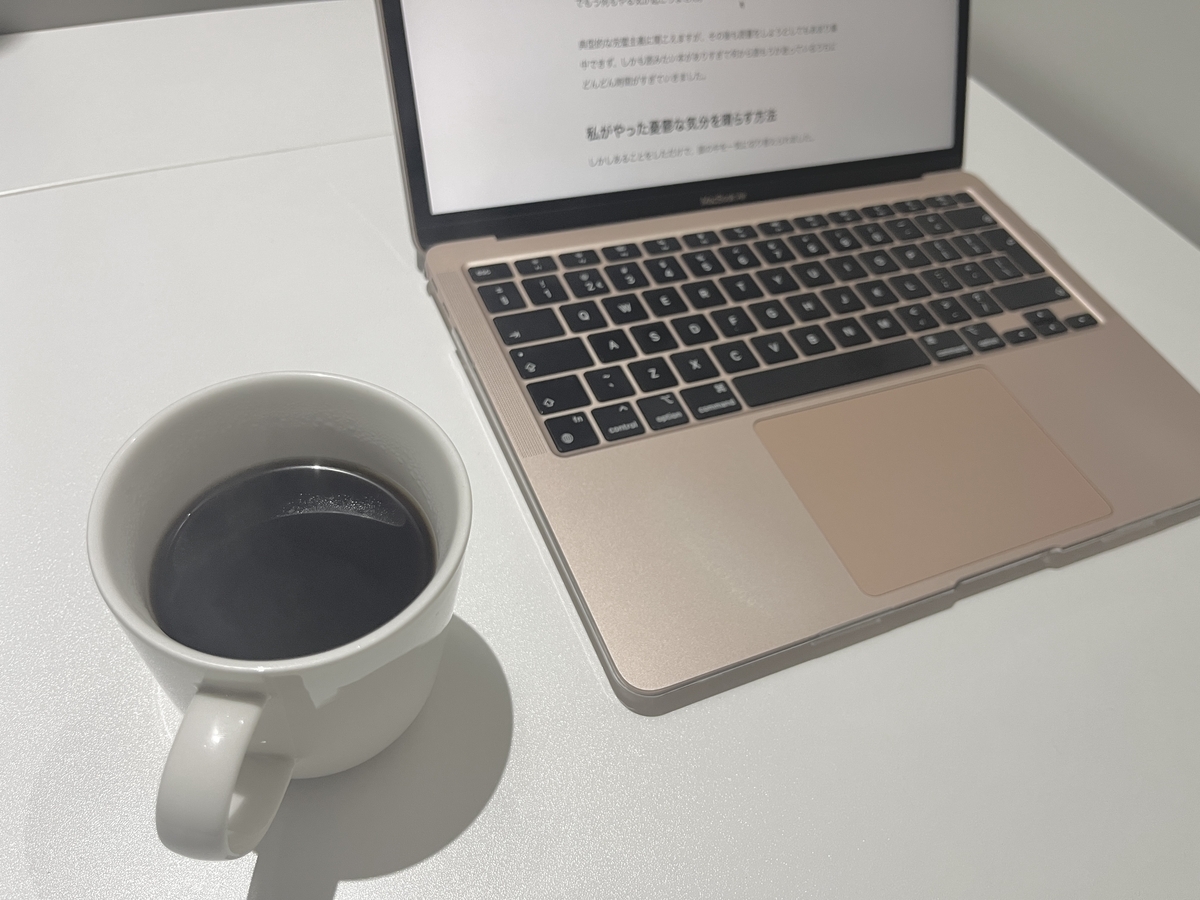 macbook-coffee