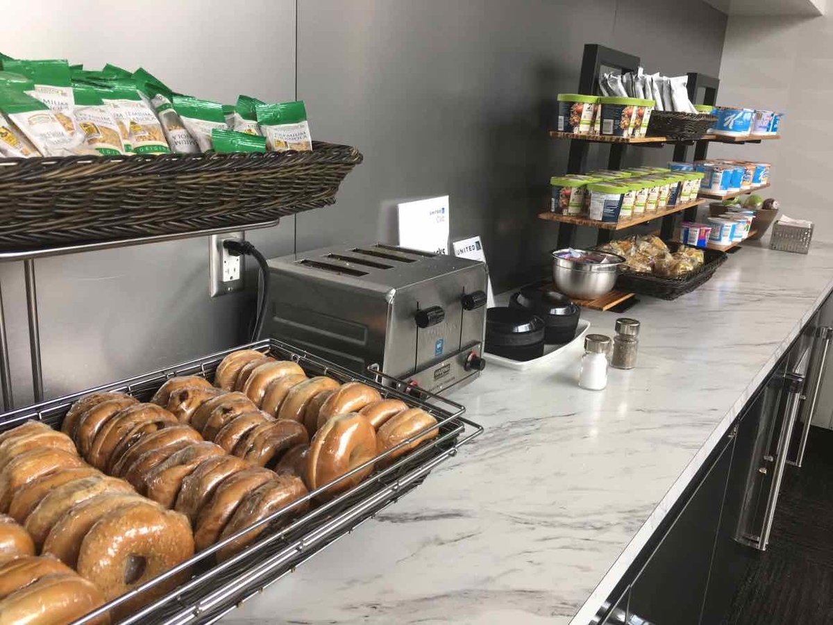 ユナイテッドラウンジ レビュー アメリカ ニューアーク リバティ空港 Ewr のユナイテッドラウンジ みりタビ ユナイテッドラウンジ レビュー アメリカ ニューアーク リバティ空港 Ewr のユナイテッドラウンジ みりタビ