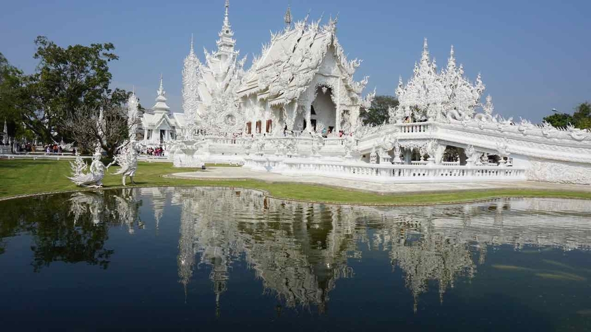 真っ白】タイの真っ白な仏教寺院「ホワイトテンプル」 - みりたび