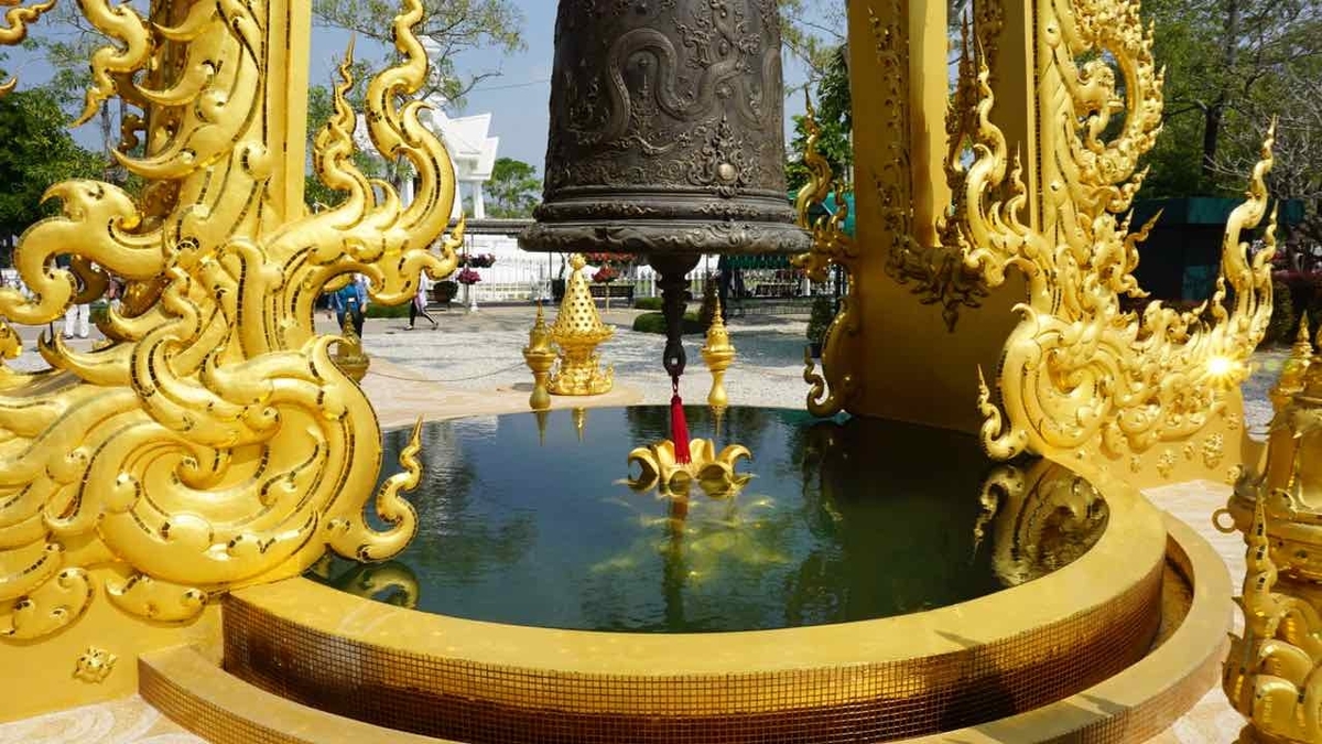 真っ白】タイの真っ白な仏教寺院「ホワイトテンプル」 - みりたび