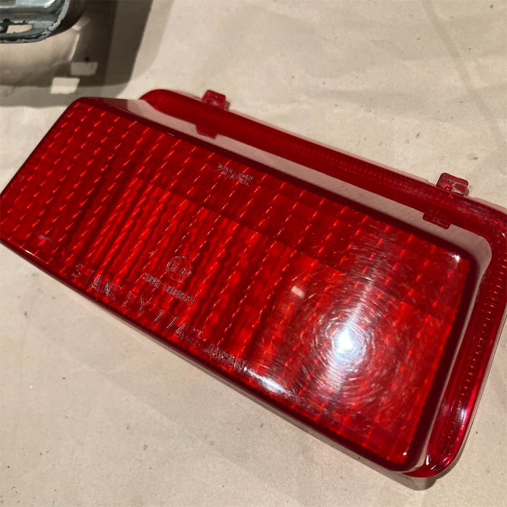ウインカーとテールランプをキレイにします - 【ホンダ FTR】メカ素人