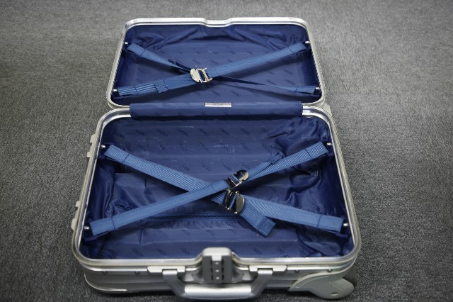 美品 リモワ トパーズ 20L キッズトローリー 機内持込み 2輪 TSAロック リモワ トパーズ キッズトロリー 20L - nsr88spの日記