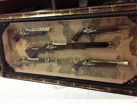 洋式古式銃の額入り壁飾り - Jinbeiのシャム便り