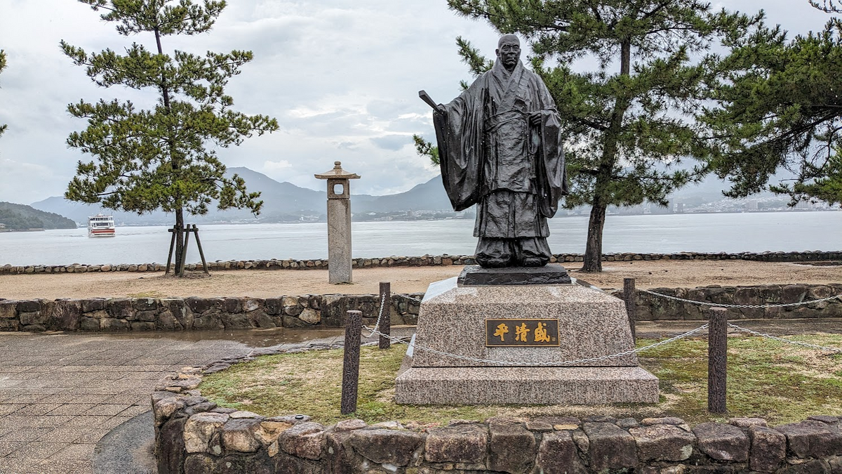 平清盛の銅像