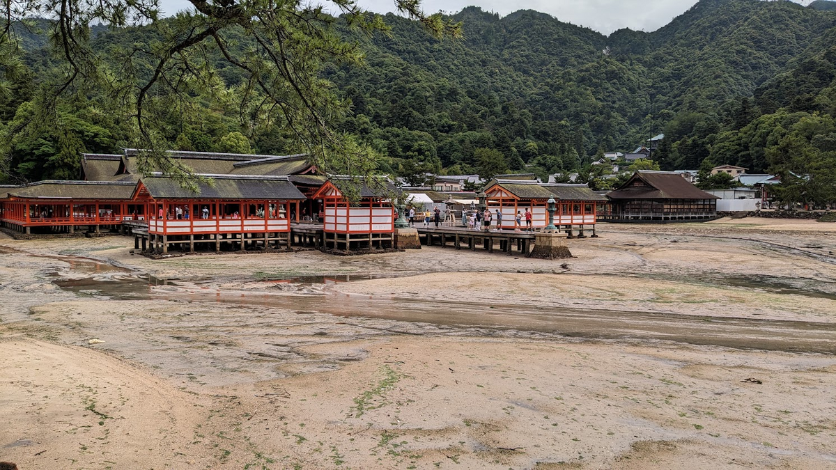 干潮時の厳島神社