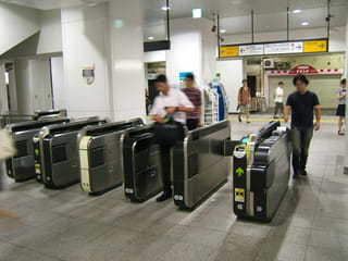 JR御徒町駅の自動改札機の写真