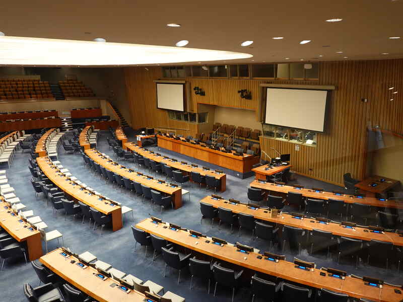 国連本部ビル1階の議場の写真