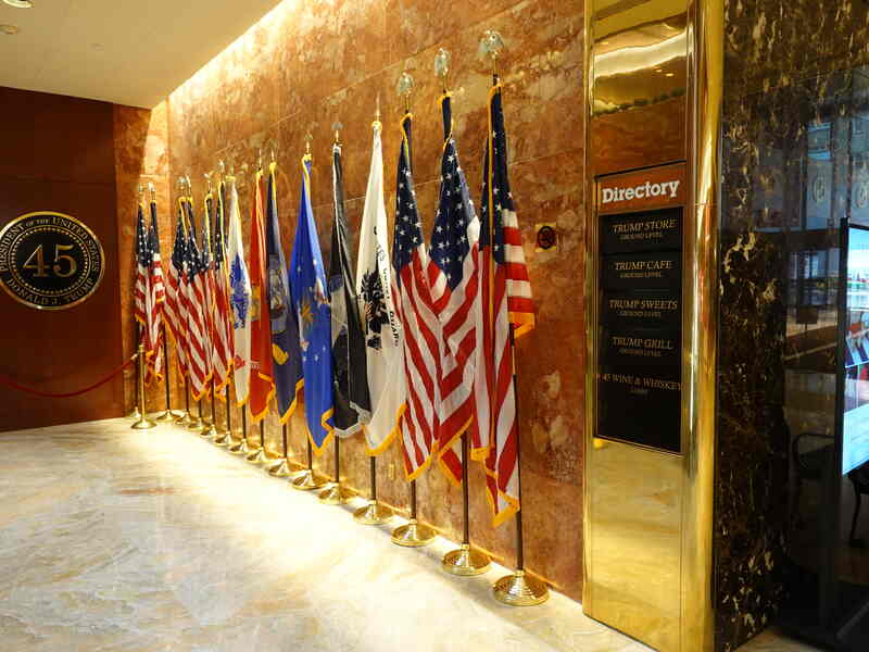 Trump Tower 内の案内板の写真