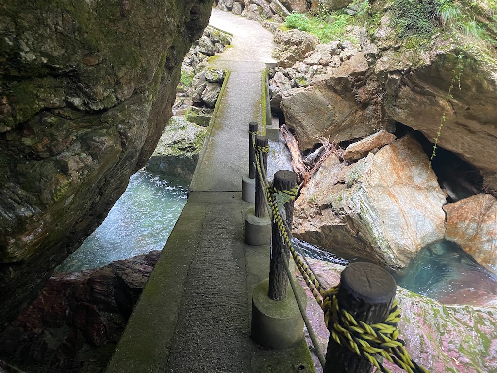 高知県で自然を肌で感じる旅【中津渓谷県立自然公園】 - ぬか袋のブログ