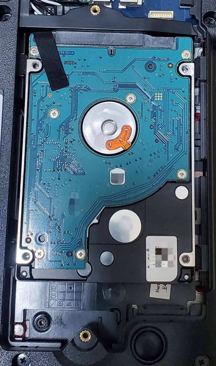 PCに詳しくなくてもできた!旧PCのHDDを新PCに接続してデータの取り込み PCに詳しくなくてもできた!旧PCのHDDを新PCに接続してデータの取り込み