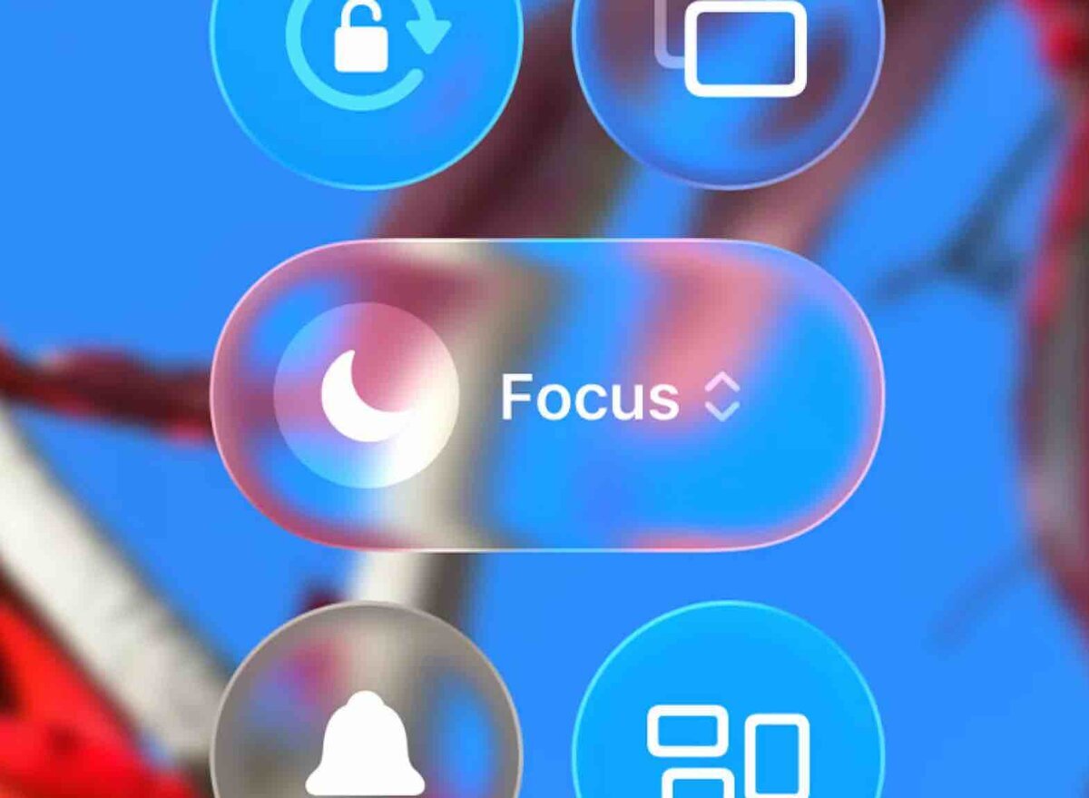 iOS 26「Liquid Glass」でアプリアイコンが傾いて見える？ユーザーから不満の声