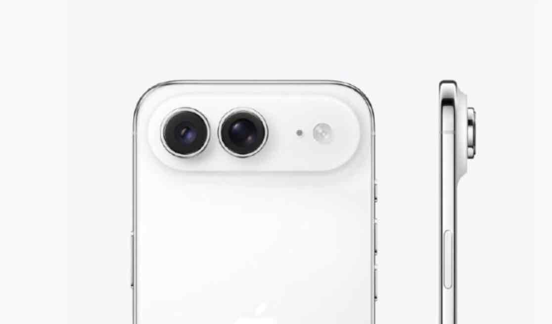 白いiPhoneの背面と側面を並べて写したイメージ。横長のカメラモジュールに2つのレンズとフラッシュが配置され、滑らかな金属フレームと薄型のデザインが際立っている