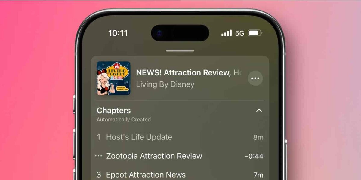 iPhoneのApple Podcastsアプリで“NEWS! Attraction Review”という番組を再生している画面。自動生成されたチャプター一覧が表示されている