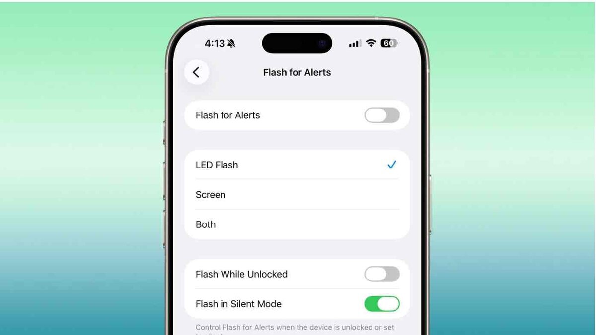 iPhoneの設定画面で“Flash for Alerts”の項目を表示。LEDフラッシュ、画面フラッシュ、両方を選択できる新しいオプションが追加されている。
