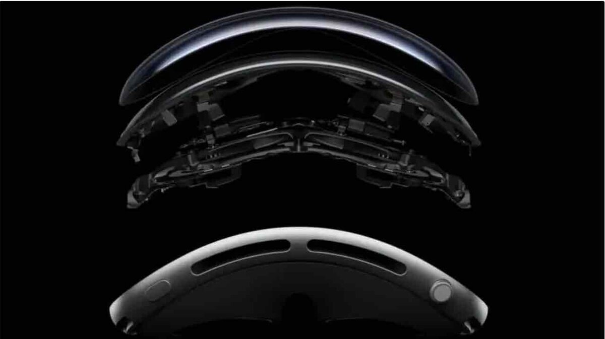 Apple Vision Proの前面シールドと内部フレームを分解し、複数の層が湾曲した状態で重ねて配置されたイメージ。上から外装シールド、内部メカニズム、下に取り付け部品が見える構造分解図風の画像